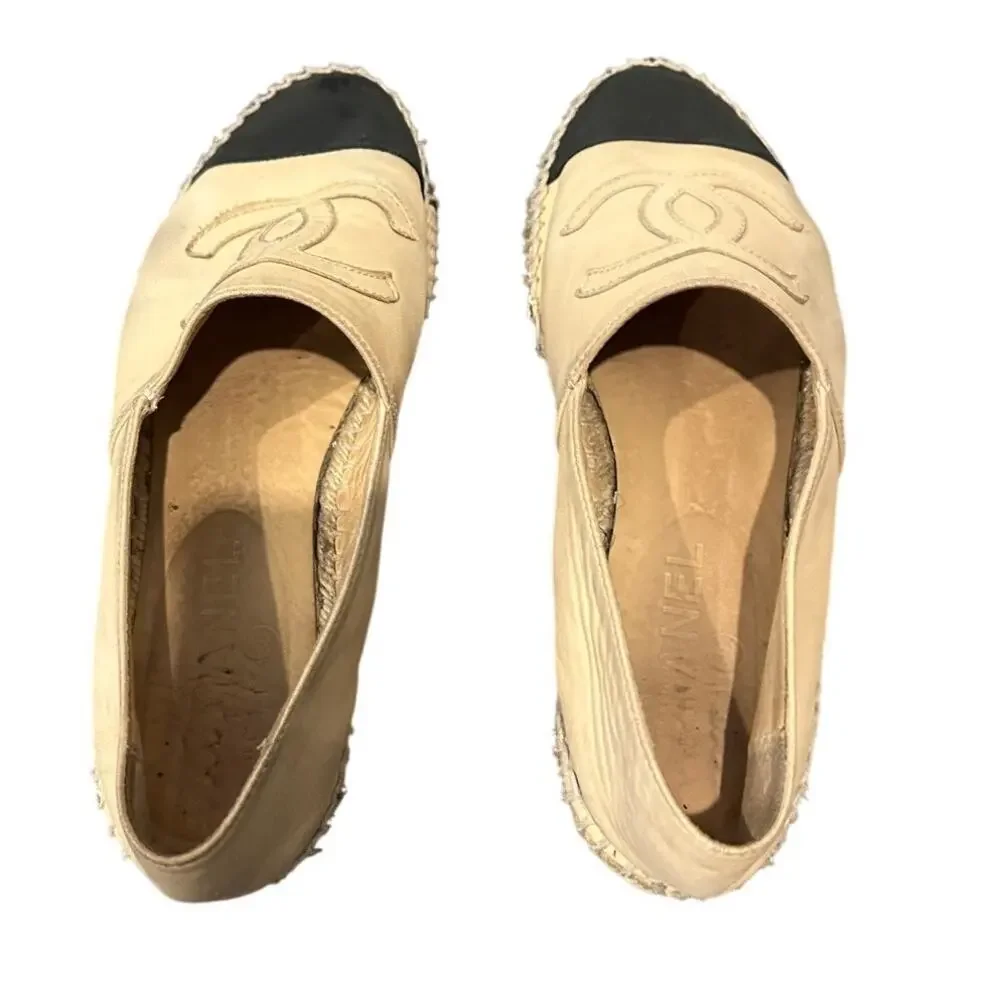 Authentic Chanel CC Espadrilles Size 39 Fits Size 7.5 Lambskin Tan Black FLAWED